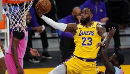 米乐mile- 詹姆斯生涯总分突破四万分大关创历史新高  